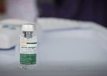 Butantan mantém estudo sobre vacina da dengue em idosos