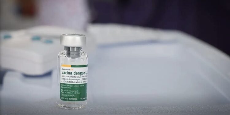 Butantan mantém estudo sobre vacina da dengue em idosos