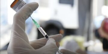 Sarampo: infectologista alerta sobre vacinação em viagens para a Copa