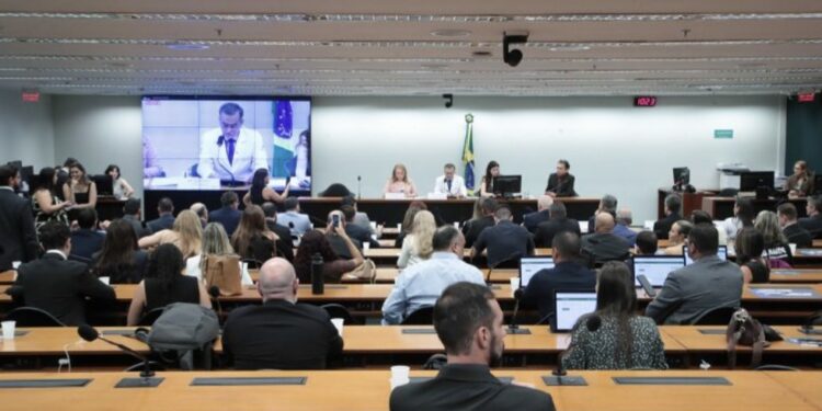 Relator admite mudar parecer sobre exclusividade médica em procedimentos estéticos faciaisFonte: Agência Câmara de Notícias